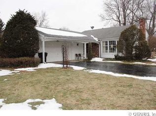 17 Stuyvesant Rd, Pittsford, NY 14534