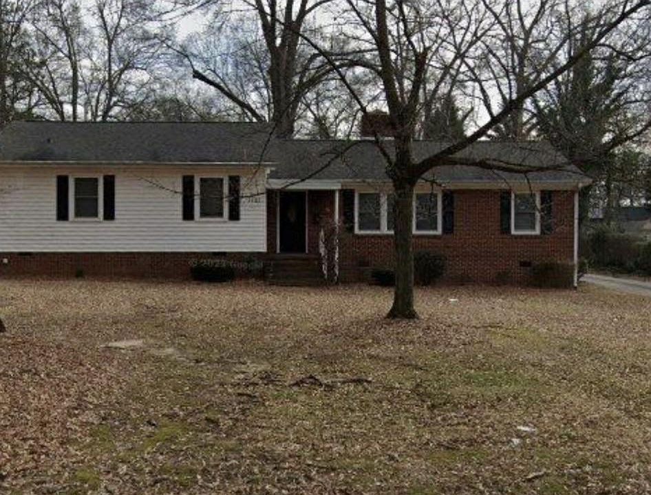 1st image of 1121 E Franklin Blvd