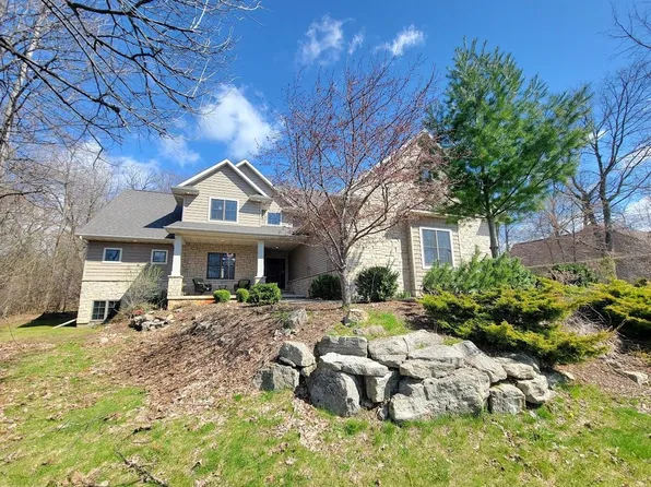 1387 Radcliff Rd, Neenah, WI 54956
