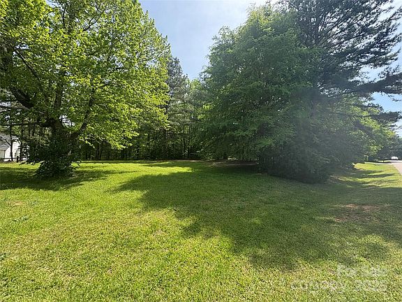 4th image of 738 Clegg Farm Dr