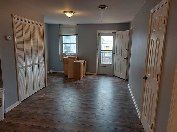3rd image of 1420 N Western Ave APT 3R