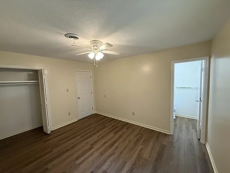 140 Sherman Dr — Photo 20