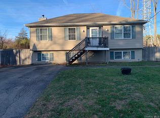 77 Prince Rd, Rocky Point, NY 11778