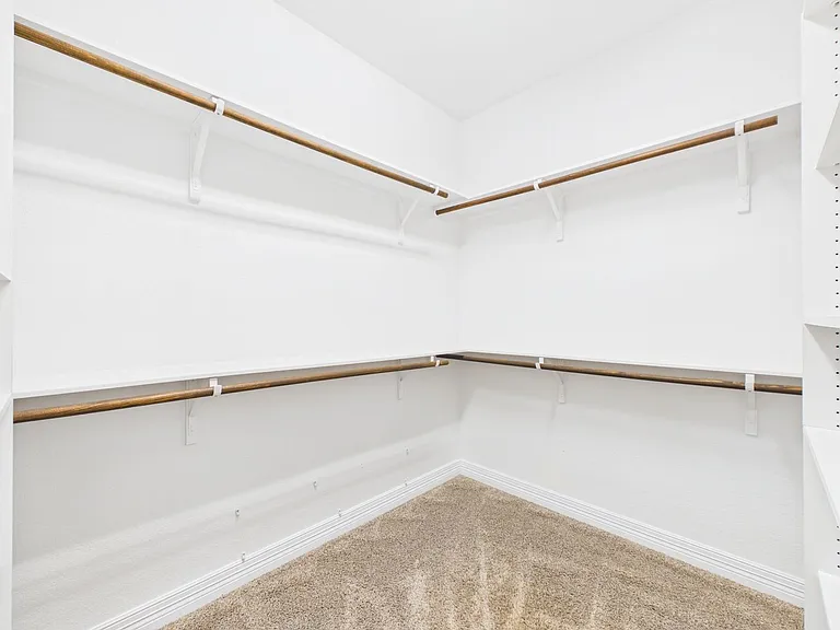 105 Auburn Cv — Photo 31