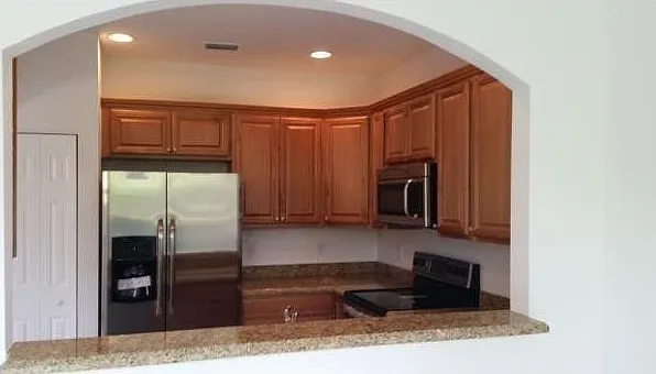 4924 SW 30th Ter — Photo 2