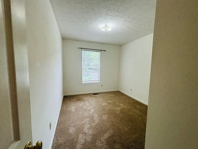 514 Craig St — Photo 6