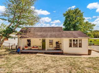 413 Hen Valley Rd, Oliver Springs, TN 37840