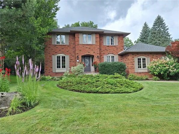 346 Brookview Ct, Hamilton, ON L9G 4C2