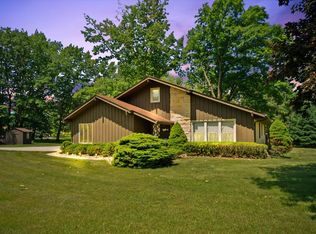 1075 Murray Ln E, Hubertus, WI 53033