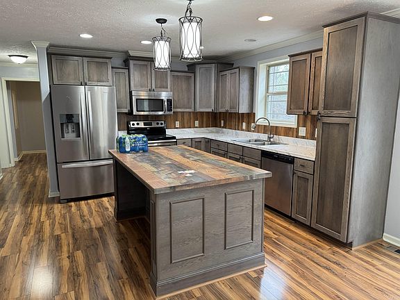 5th image of 160 Slytown Rd