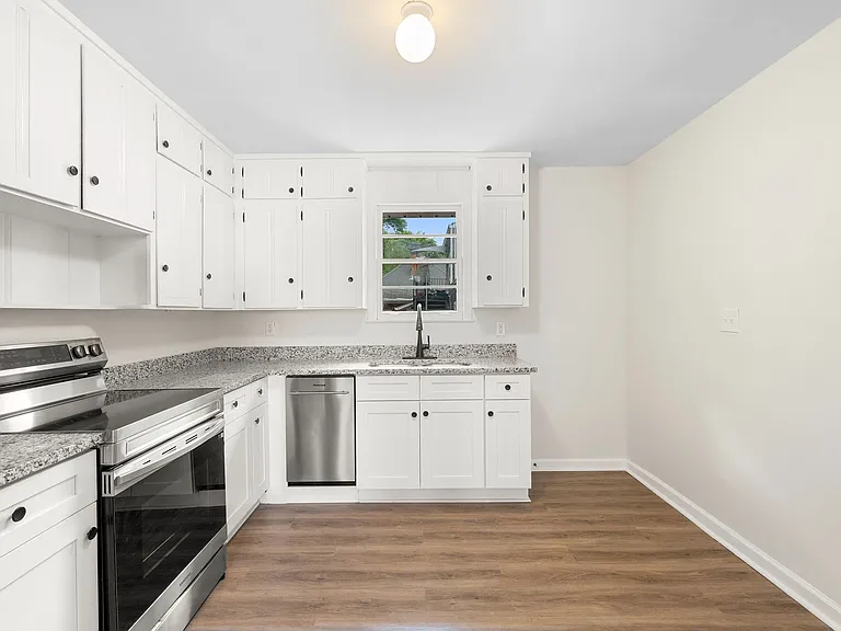 1036 Seymour Ave #B — Photo 21