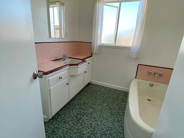 2216 N Indiana Ave — Photo 10