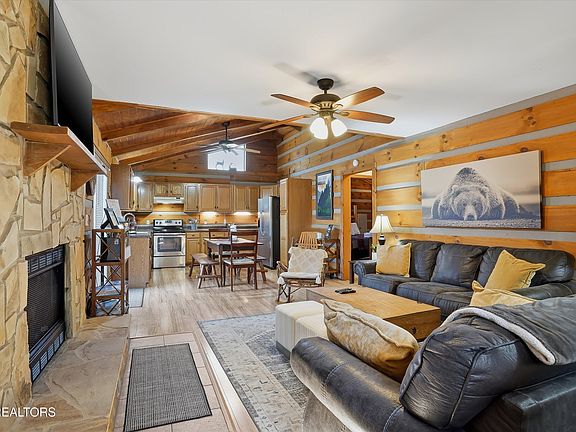5th image of 1815 Taylor Way