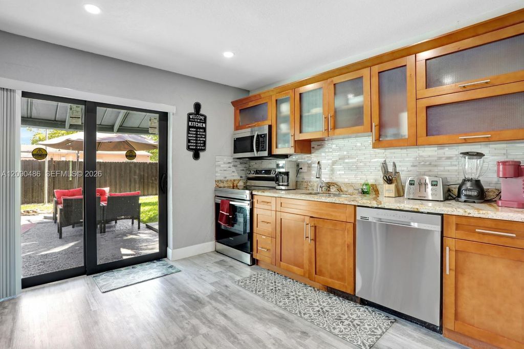 3360 NE 12th Ter, photo 8