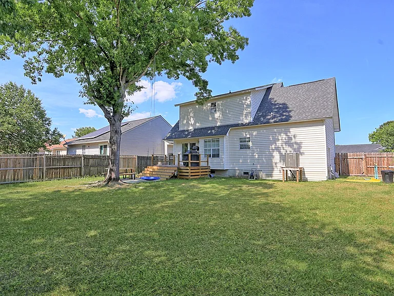 143 Cambridge Dr — Photo 30