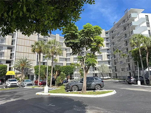 20400 W Country Club Dr Photo 1