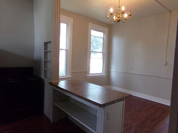 3rd image of 2610 4th Ave