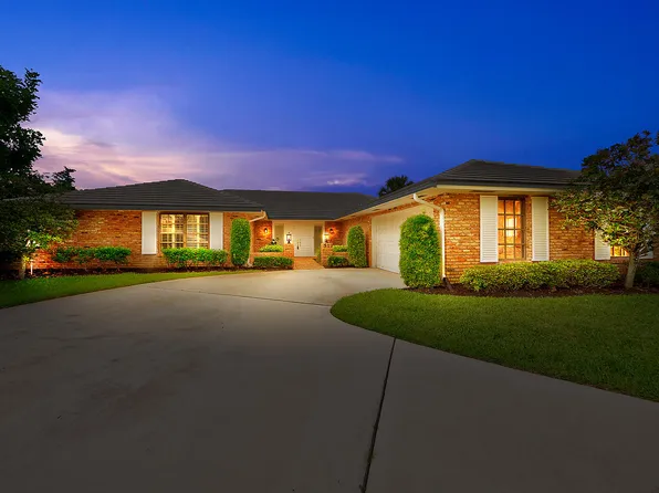517 N Country Club Drive, Atlantis, FL 33462