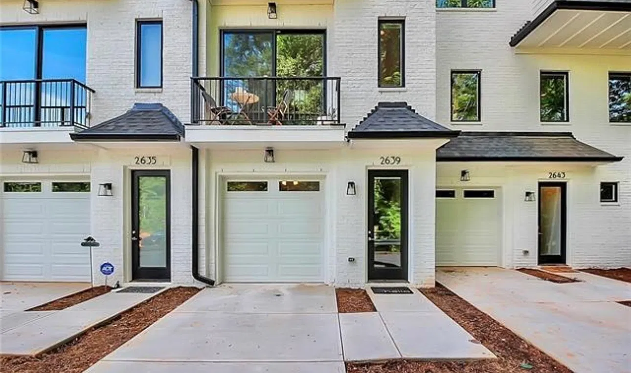 3 bed, 3.5 bath, 1455 sqft, $2,700 — Photo 3