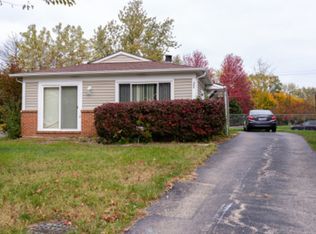 200 Far Hills Dr, Bolingbrook, IL