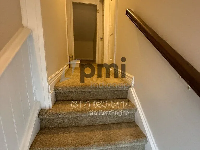 233 N East St — Photo 45