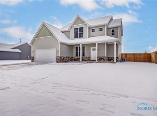 909 Tomahawk Ln, Bowling Green, OH 43402