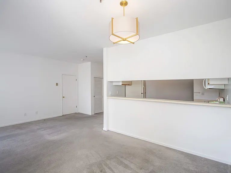 2060 Sutter St #205 — Photo 9