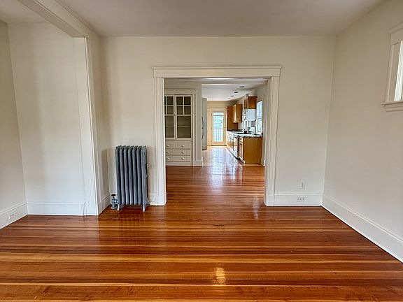 4th image of 68 Putnam St #2