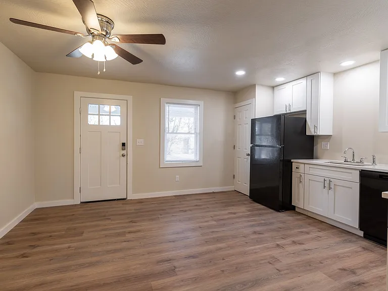 613 W Madison — Photo 19