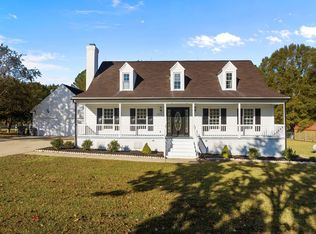 2572 Oakes Plantation Dr, Raleigh, NC 27610