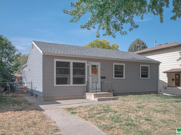2619 S Paxton St, Sioux City, IA 51106