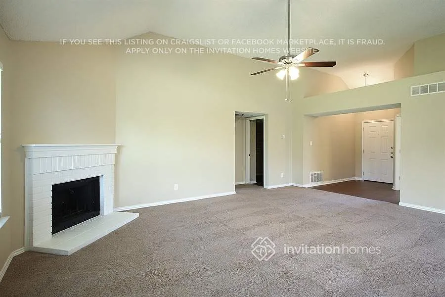 4800 Hollow Tree Dr Arlington, TX 76018 — Photo 2
