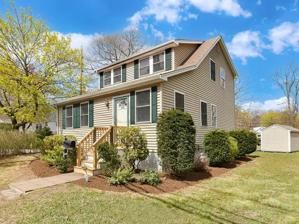 250 Sprague St, Dedham, MA 02026
