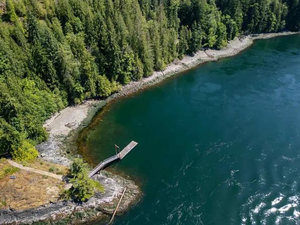 4 Kayak Rd, Egmont, BC V0N 1N0