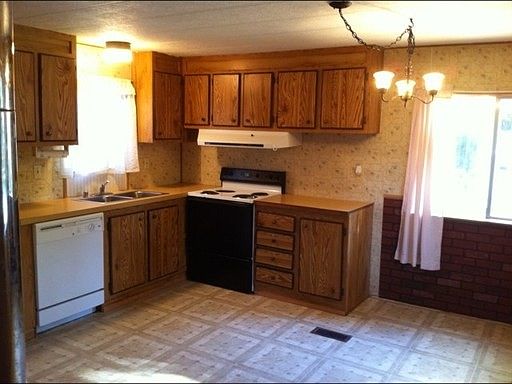 2nd image of 18483 5th Ave NE