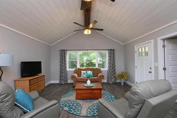 3 bed, 1575 sqft, $1,900 — Photo 2