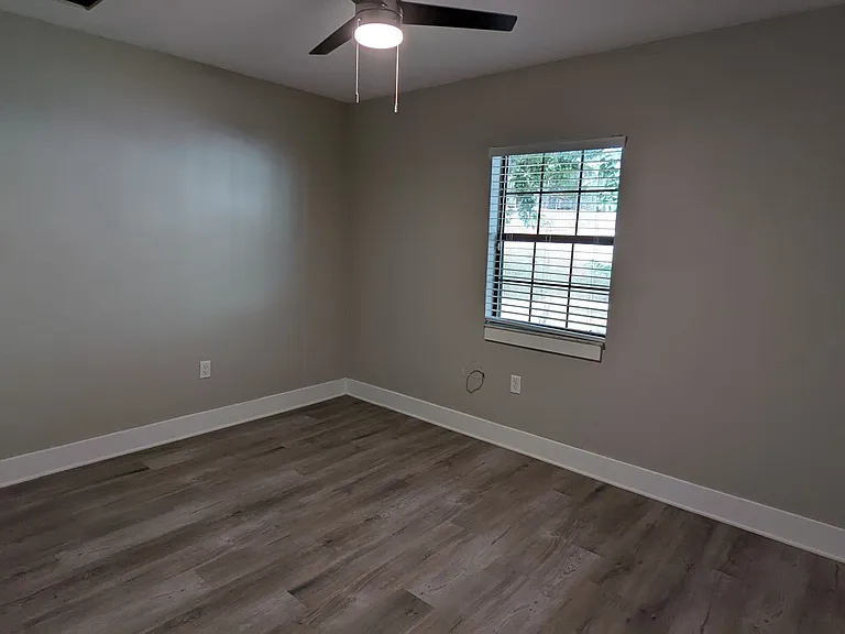 325 Hayden Rd — Photo 14