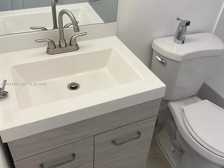 615 NE 26th St #7 — Photo 10