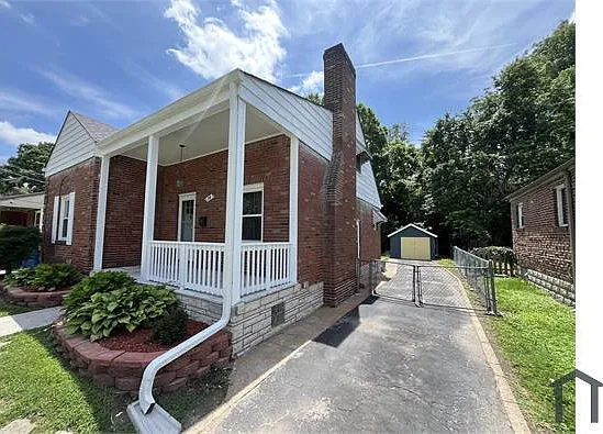 34 Patricia Ave — Photo 2