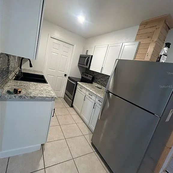 809 Plumosa Ave — Photo 2