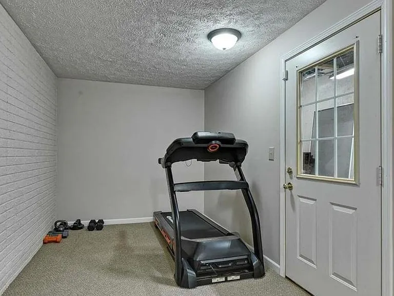 2302 Quartz Dr — Photo 16