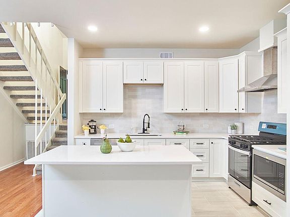 5th image of 712 Constitution Dr Unit E