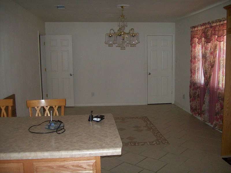 2nd image of 101 Lynn Cir
