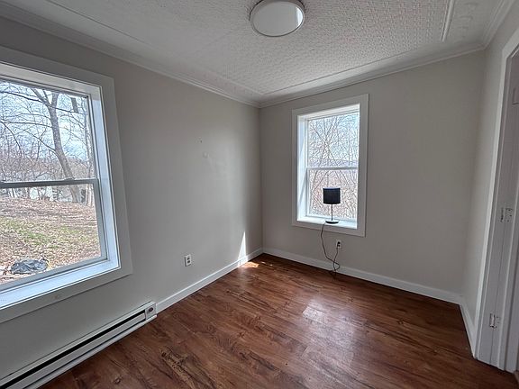 3rd image of 140 Spring St APT 3