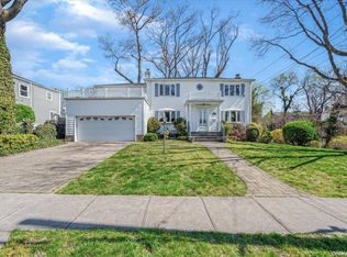 225 Home St, Valley Stream, NY 11580