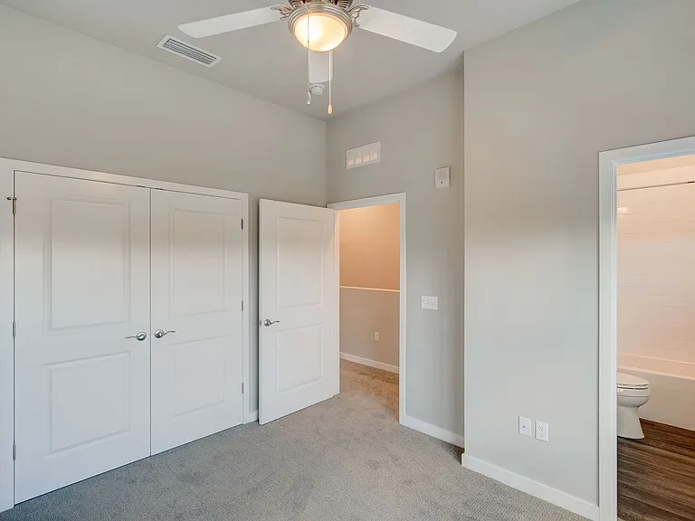 Metro 39 Apartments — Photo 57