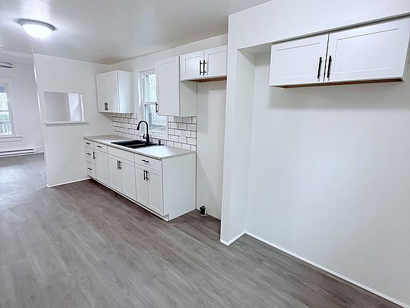 4th image of 912 Marshall Ave
