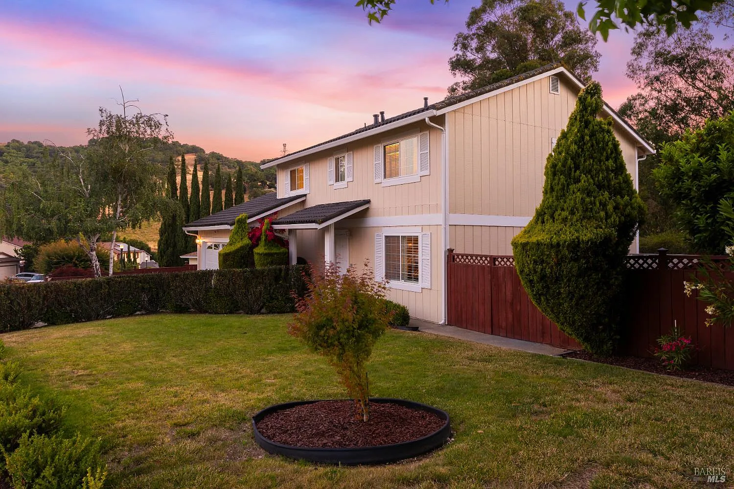 2328 Redwood Road photo 1