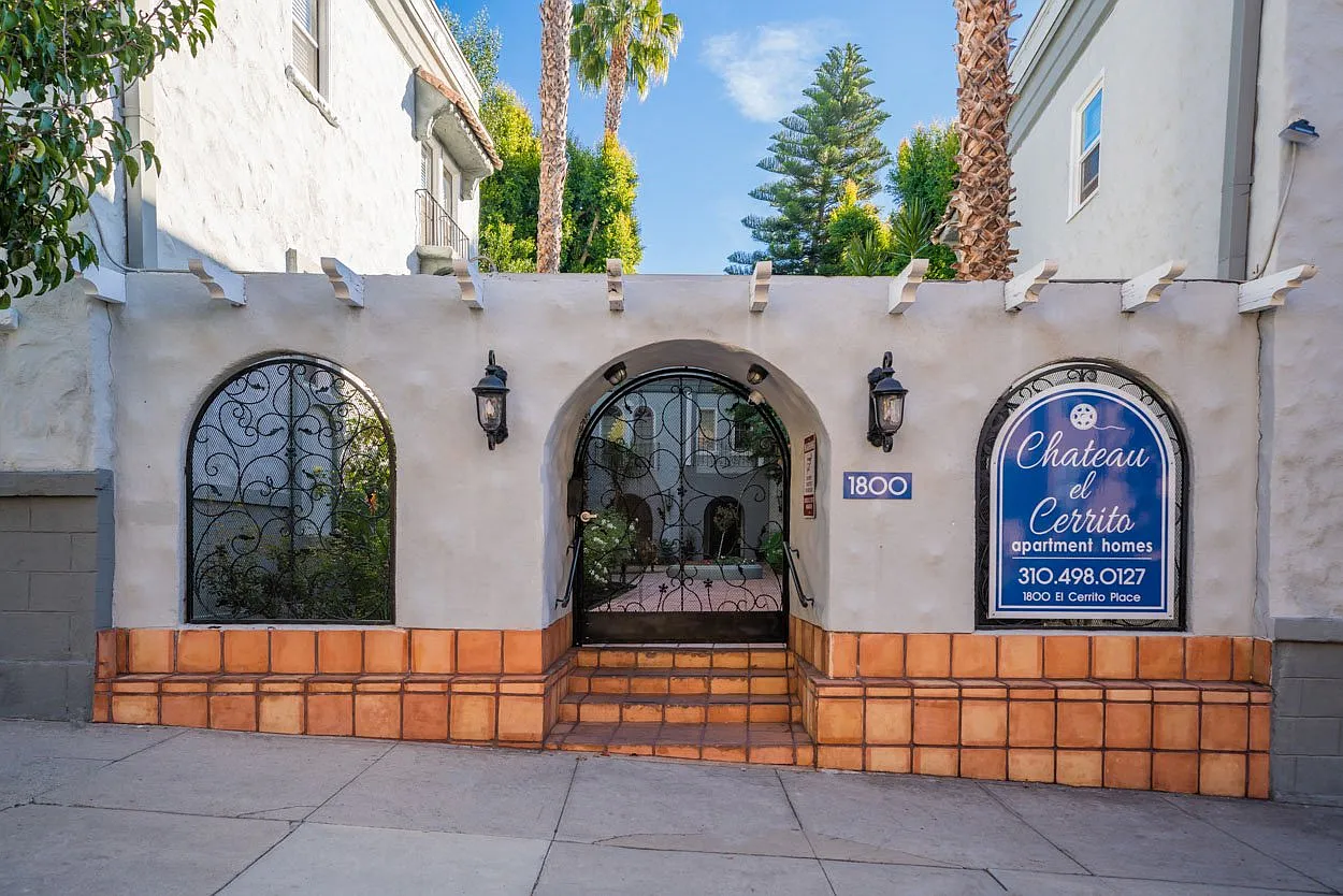 Chateau El Cerrito Apartments — Photo 1