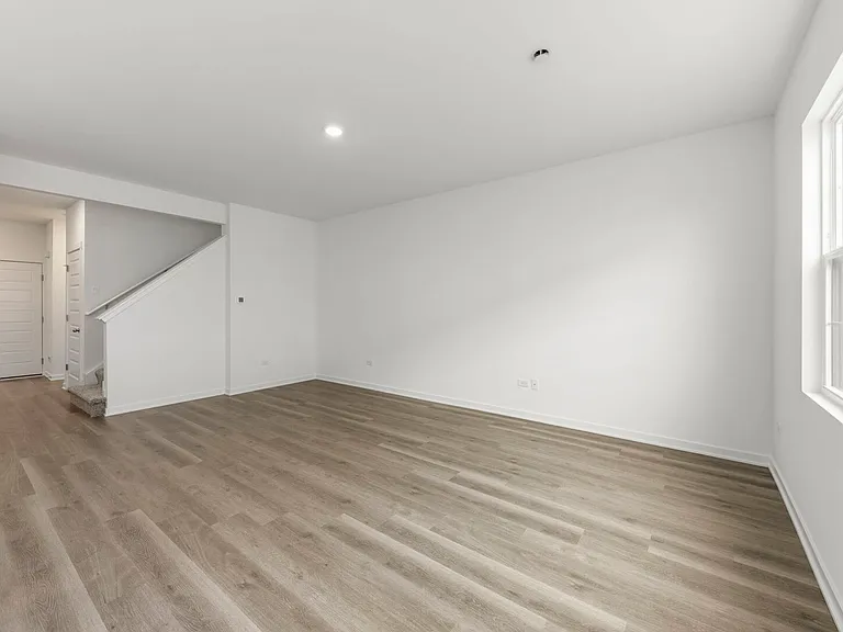 1733 Stable Ln — Photo 7